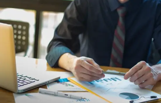 Comment diversifier le risque grâce au trading social ?