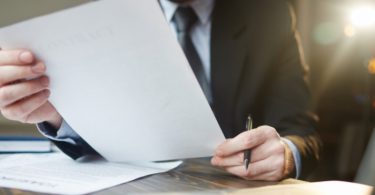 5 questions à poser à un avocat d’affaires avant de vous engager