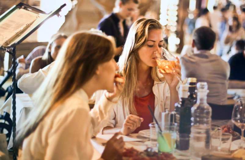 Quels sont les avantages d’une fontaine à eau pour votre restaurant ?