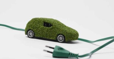 LLD d’une voiture électrique pour votre entreprise : avantages et services