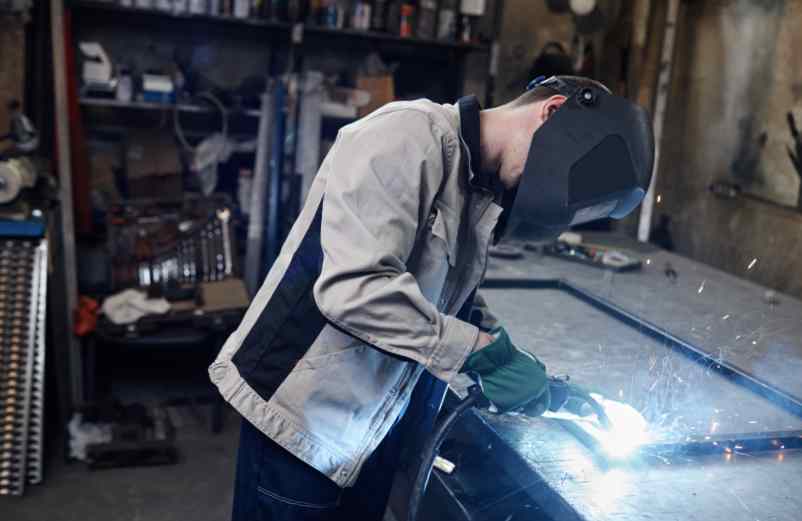 Les métiers de soudeur-métallier : perspectives et opportunités dans le monde de l'emploi