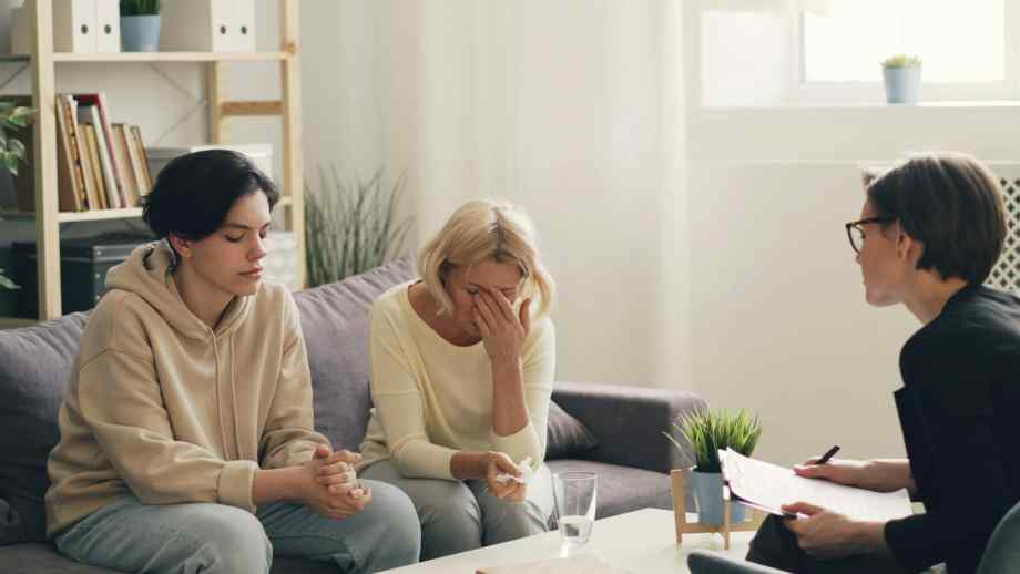 Les parents ont-ils encore des obligations vis-à-vis de leur enfant majeur ?