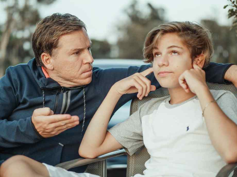 Un majeur qui vit chez ses parents est-il vraiment libre ?