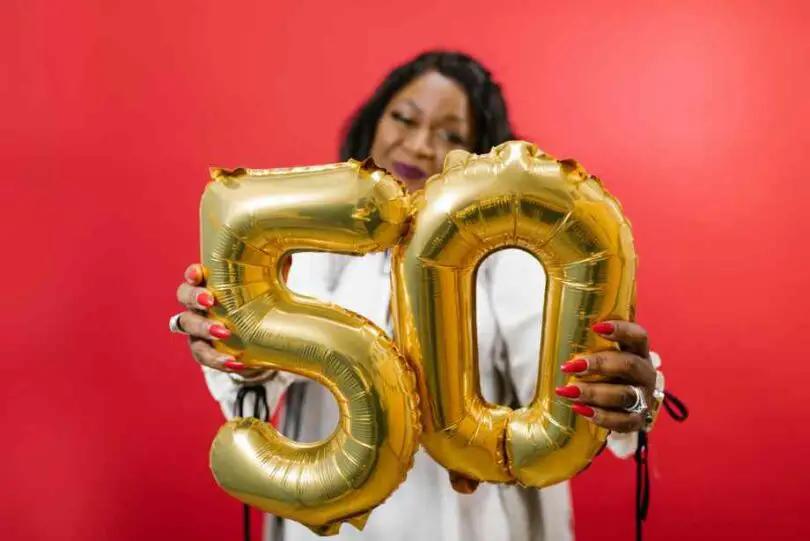 Idée de cadeau pour l'anniversaire d'une femme de 50 ans : surprenez-la avec ces suggestions originales
