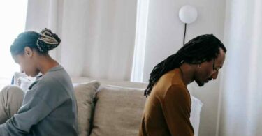 Combien de temps peut-on rester séparé sans divorcer ? Ce que prévoit la loi