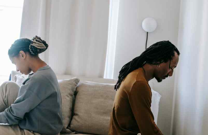 Combien de temps peut-on rester séparé sans divorcer ? Ce que prévoit la loi