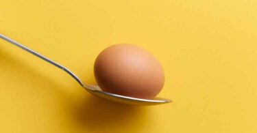 Comment savoir si un œuf est encore bon à manger : l'astuce infaillible pour vérifier