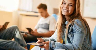 Quelle carte bancaire est la plus adaptée pour un adolescent ou un enfant ?