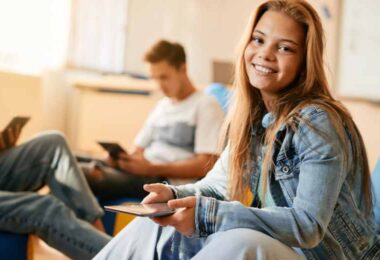 Quelle carte bancaire est la plus adaptée pour un adolescent ou un enfant ?