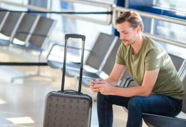 Combien de temps faut-il arriver avant un vol sans bagages ?