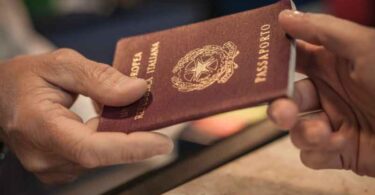 Combien de temps un passeport est-il valable après expiration en France ?