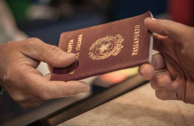 Combien de temps un passeport est-il valable après expiration en France ?