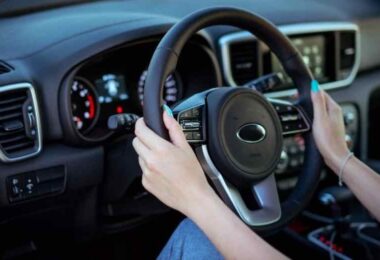 Faut-il le code pour conduire une voiture sans permis en France EVISE