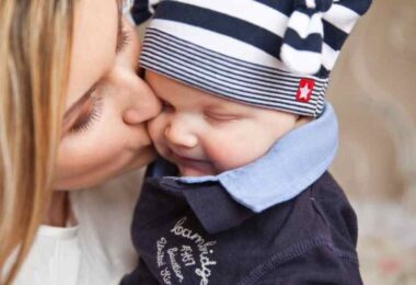 Quel motif peut entraîner le retrait de la garde à une mère ? Les situations prévues par la loi EVISE