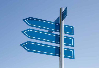 Panneau flèche directionnel personnalisé extérieur : comment bien le choisir pour votre entreprise ? EVISE