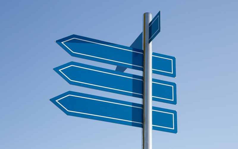 Panneau flèche directionnel personnalisé extérieur : comment bien le choisir pour votre entreprise ? EVISE