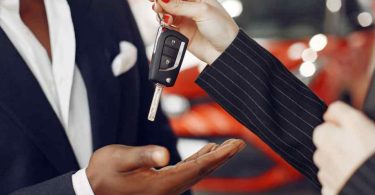 Qui peut vendre la voiture d’une personne décédée ?-EVISE