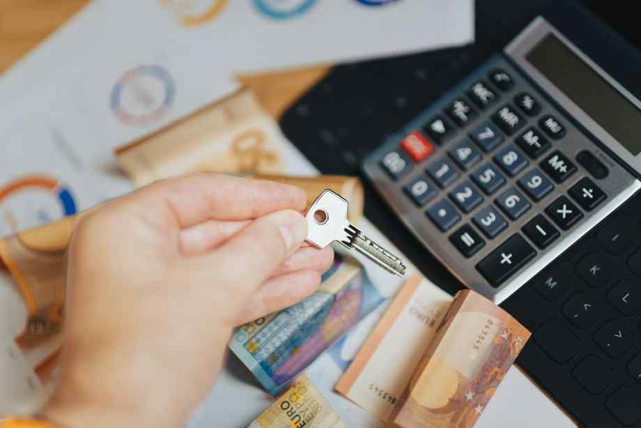 Les conséquences financières pour l'époux demandeur-EVISE